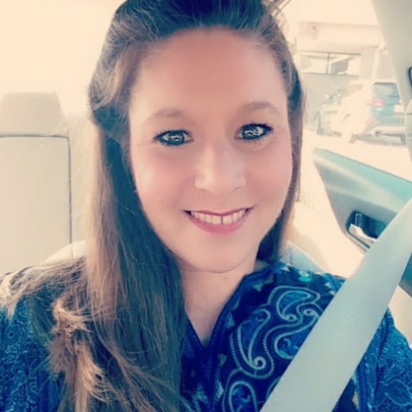 Meet your Posher, Lisa - Picture 2 of 10